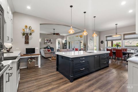 20 Waverly Dr Horseshoe Bend ID 83629