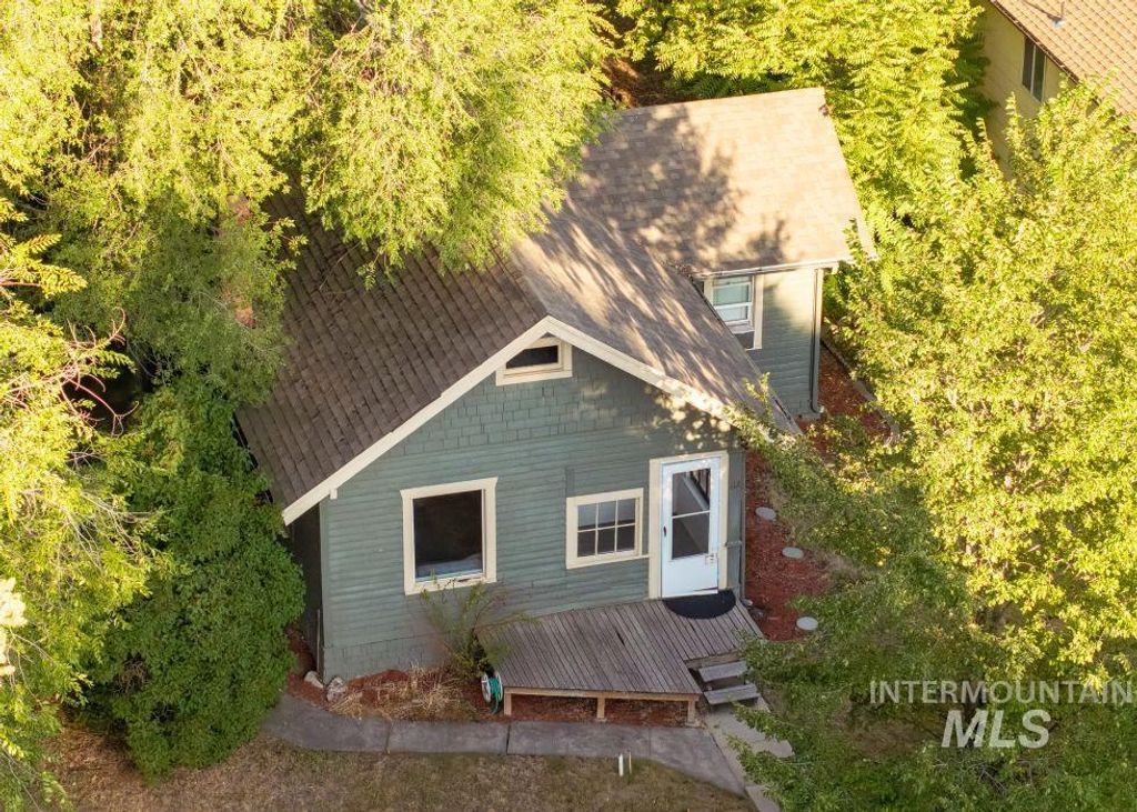 Photo of 112 S Asbury St, Moscow, ID 83843 (MLS # 98962505)