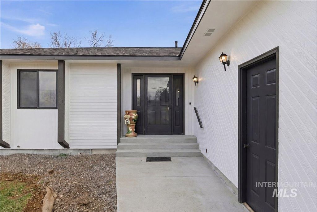 Photo of 1211 W Orchard Ave, Nampa, ID 83651 (MLS # 98976783)