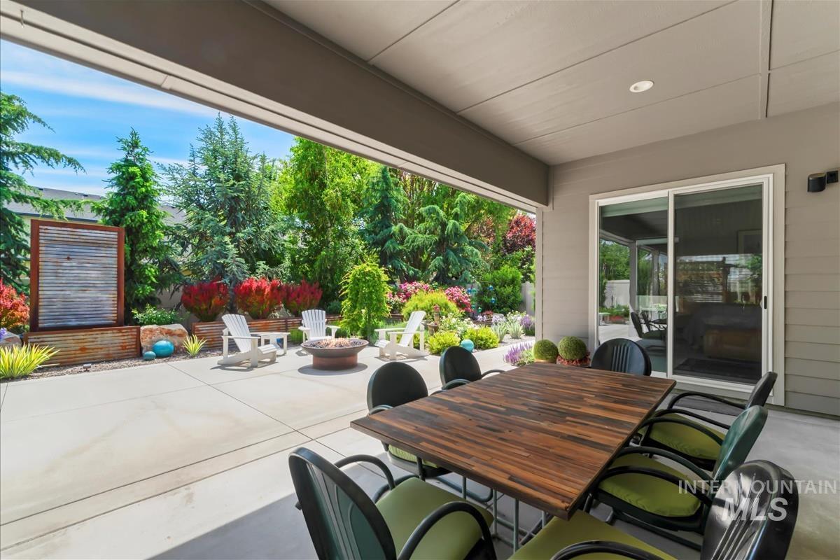 4143 W Prickly Pear Dr