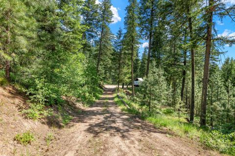 Photo of 118 Spanish Loop, Idaho City, ID 83631 (MLS # 98950768)
