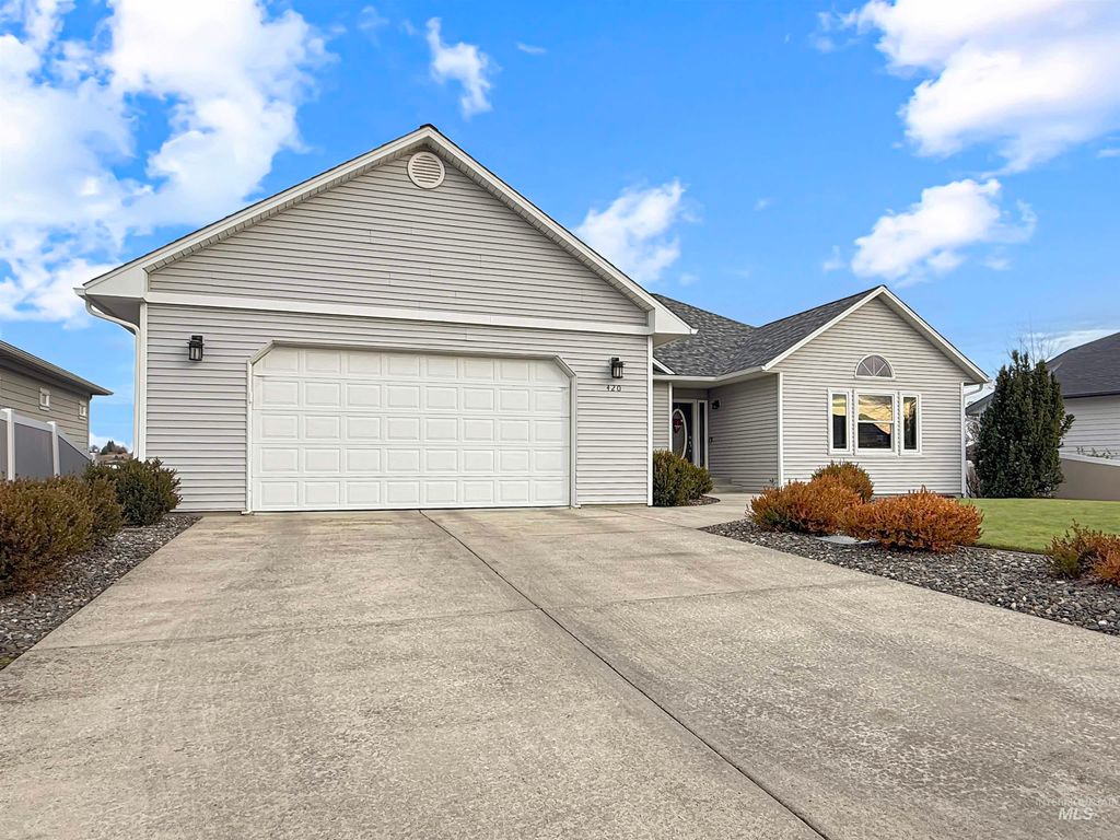 Photo of 420 Summit St, Moscow, ID 83843 (MLS # 98975035)