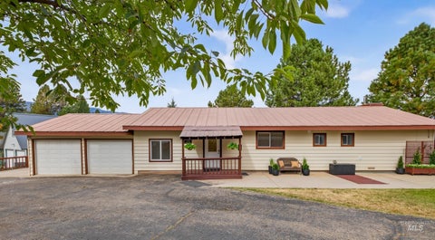 Photo of 119 Par Dr, Cascade, ID 83611 (MLS # 99000168)