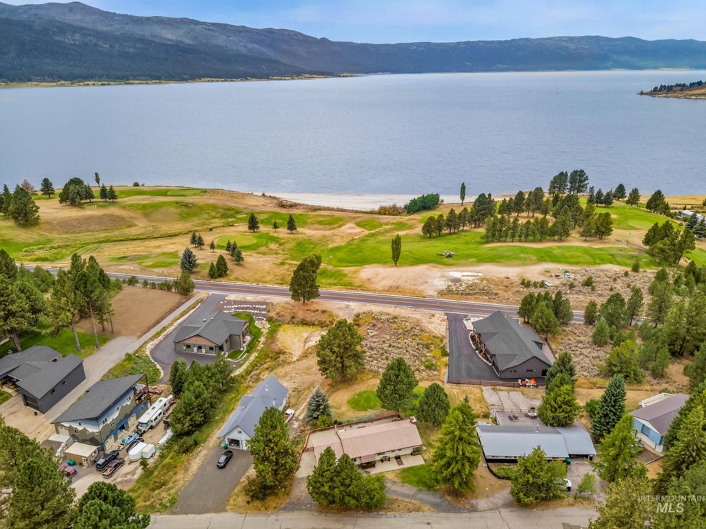 Photo of 119 Par Dr, Cascade, ID 83611 (MLS # 99000168)