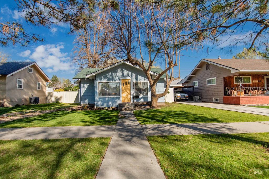 Photo of 507 6th Ave S Ave, Nampa, ID 83651 (MLS # 98982902)
