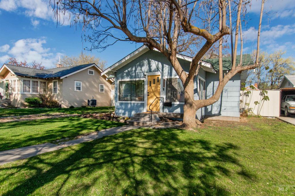 Photo of 507 6th Ave S Ave, Nampa, ID 83651 (MLS # 98982902)