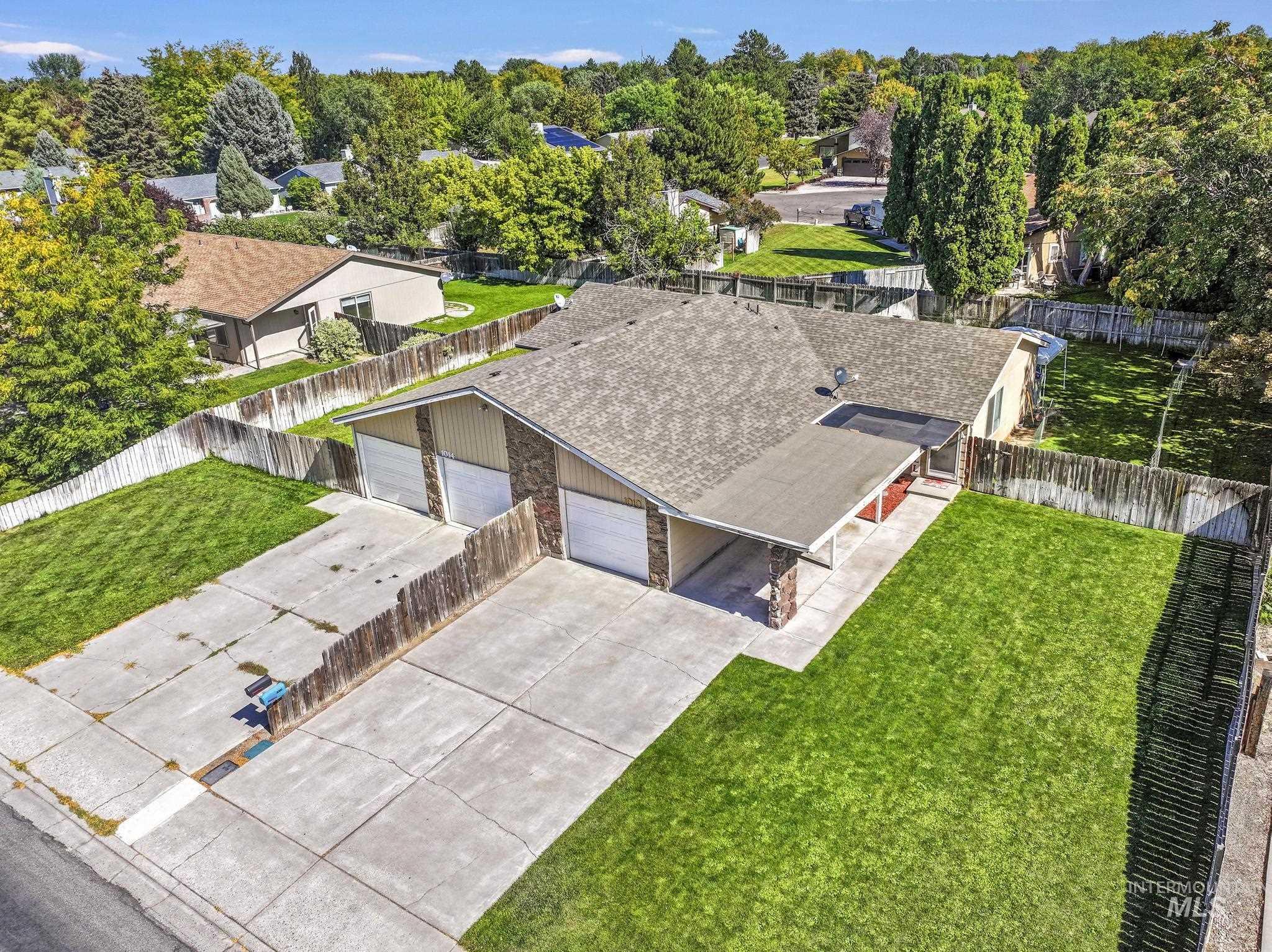 1010/1014 Locust St N