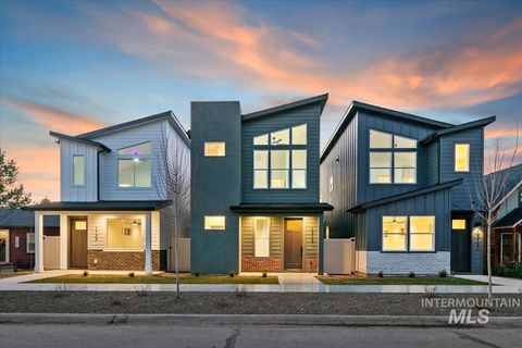 Photo of 1713 N 31st St, Boise, ID 83703 (MLS # 98977632)