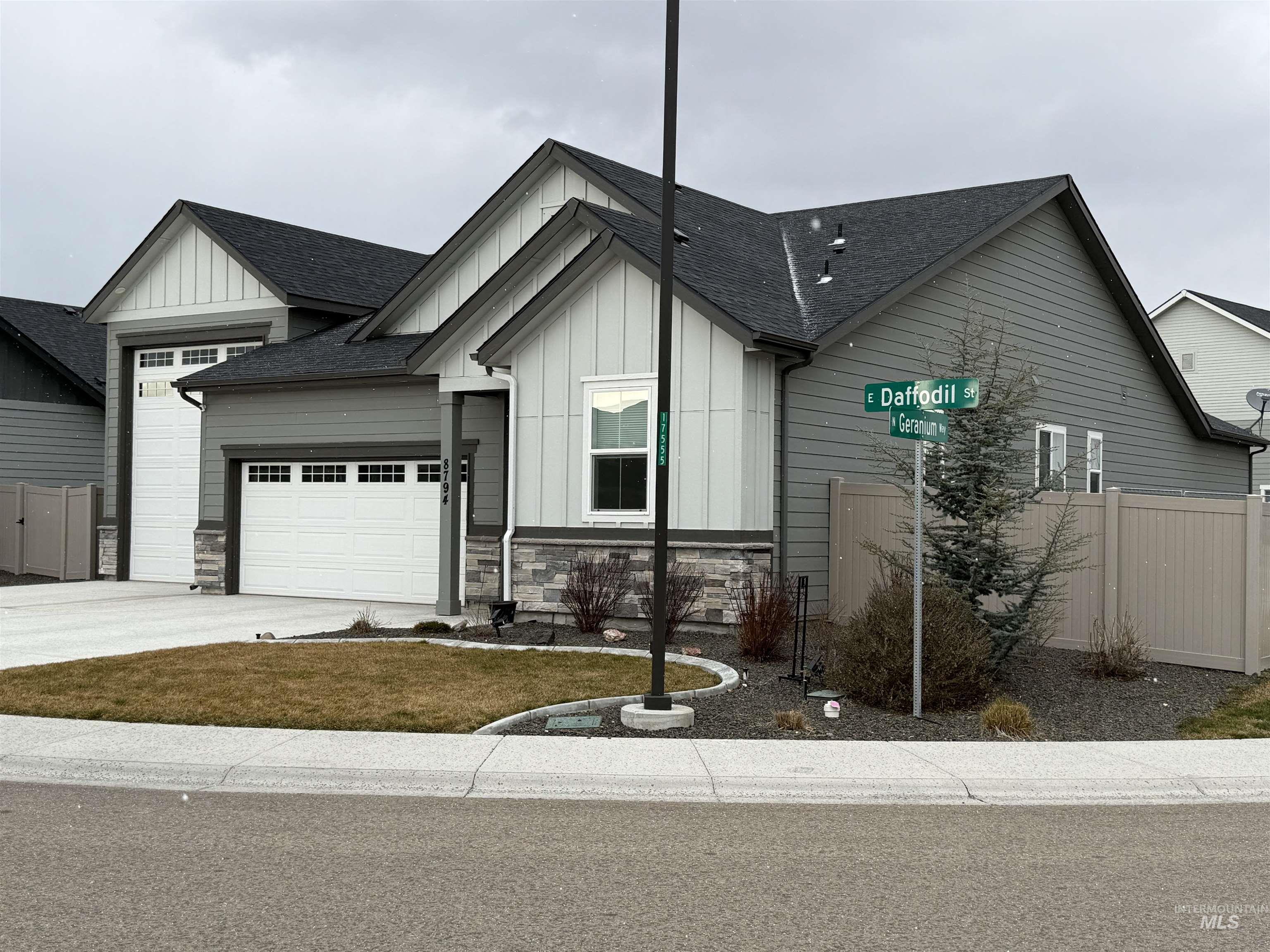 8794 E Daffodil St