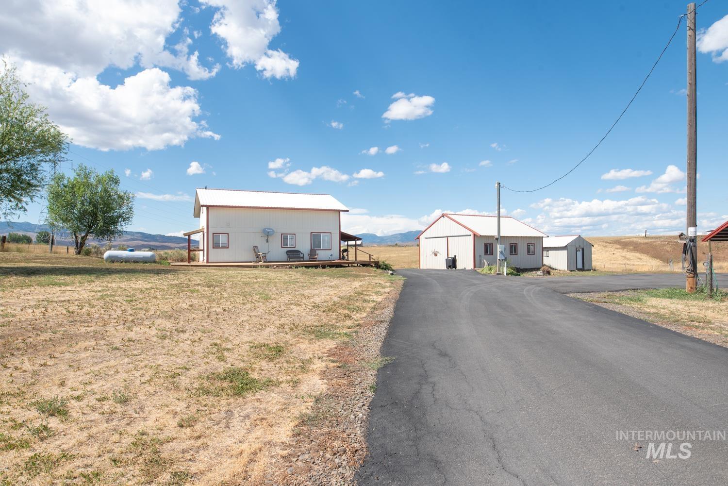 View of front of home featuring driveway and a front yard