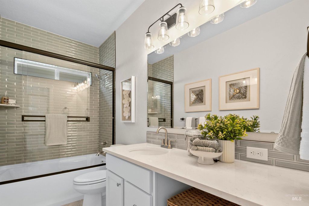 Photo of 1818 Windhelm St, Caldwell, ID 83605 (MLS # 98975462)