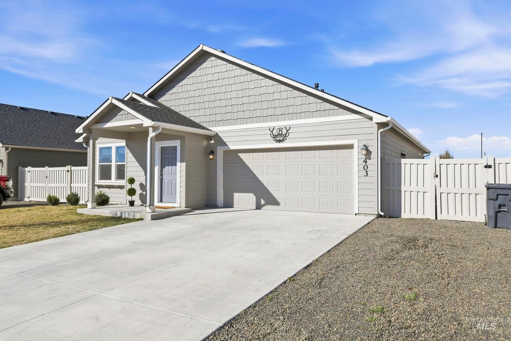 Photo of 403 Chimney Swift Avenue, Caldwell, ID 83605 (MLS # 98978661)