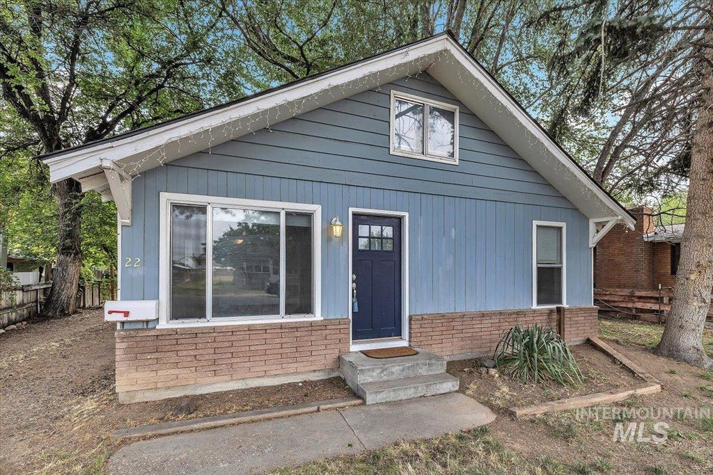Photo of 22 N Sunset St, Nampa, ID 83651 (MLS # 98998001)