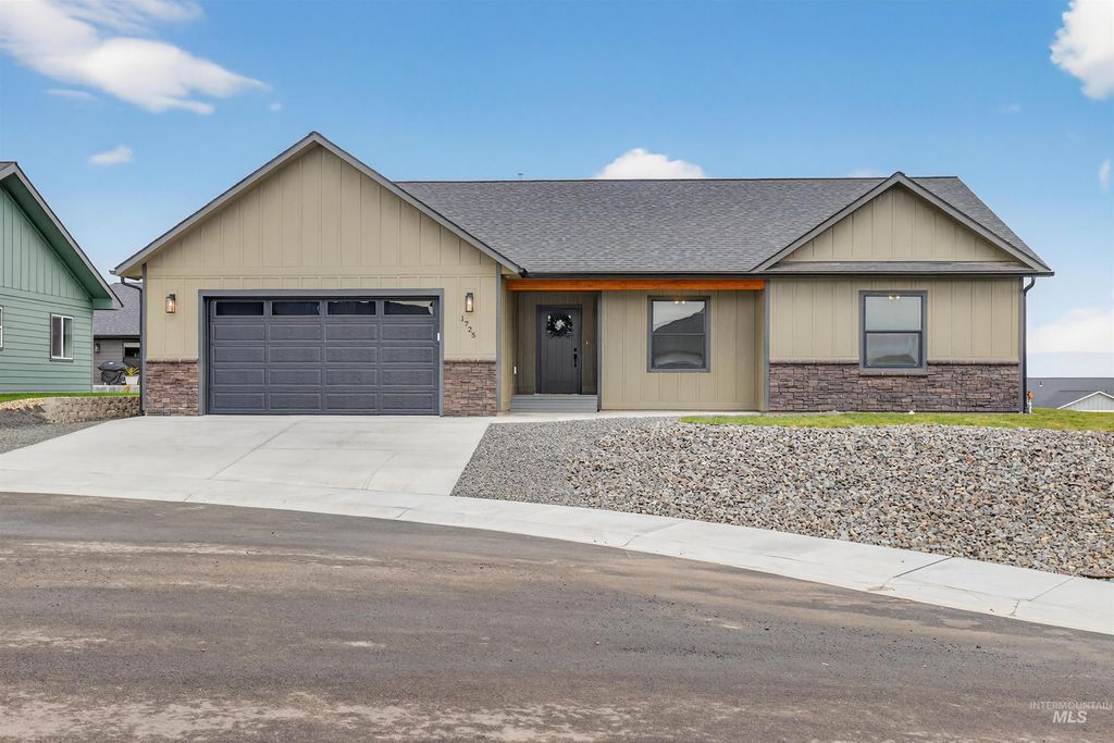 Photo of 1725 Pathway Court, Lewiston, ID 83501 (MLS # 98968201)