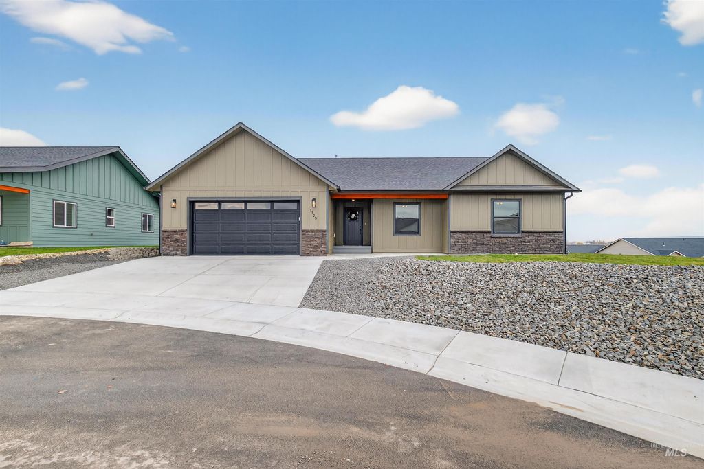 Photo of 1725 Pathway Court, Lewiston, ID 83501 (MLS # 98968201)
