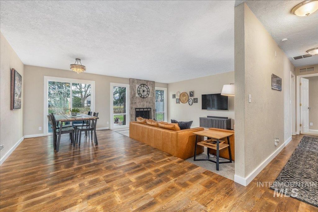 Photo of 5000 N Glenbrook Dr, Boise, ID 83704 (MLS # 98976317)