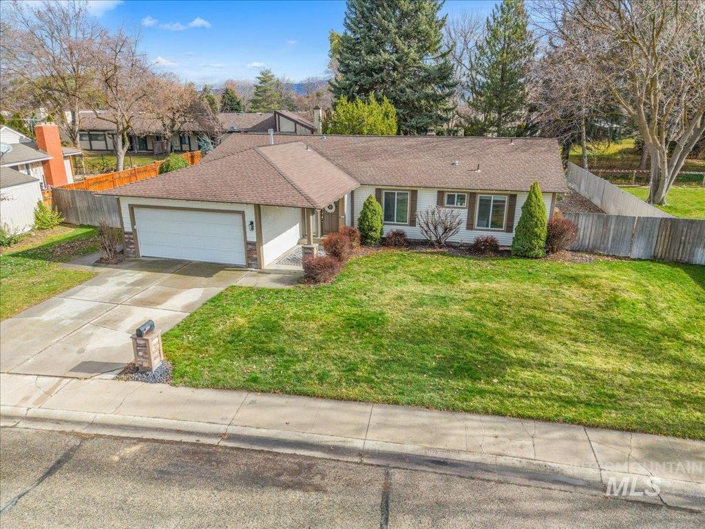 Photo of 5000 N Glenbrook Dr, Boise, ID 83704 (MLS # 98976317)