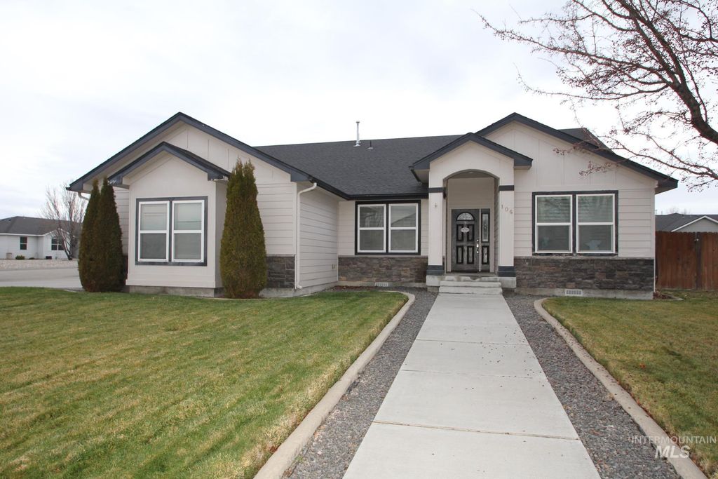 Photo of 106 NE Windy Street, Mountain Home, ID 83647 (MLS # 98970400)