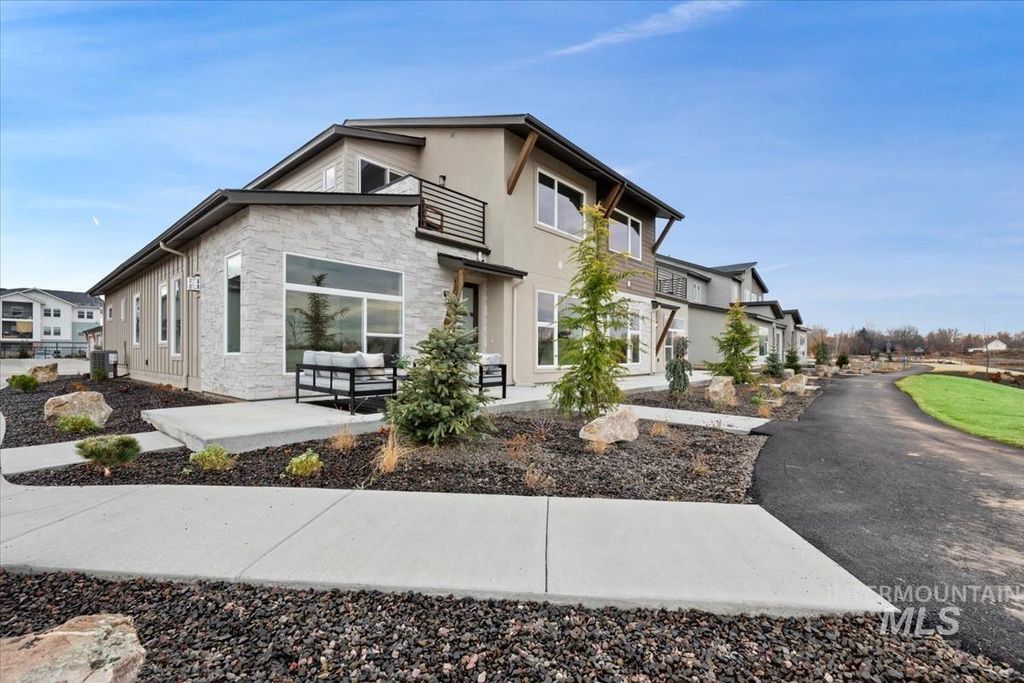 Photo of 735 S Calhoun Ln, Star, ID 83669 (MLS # 98971128)