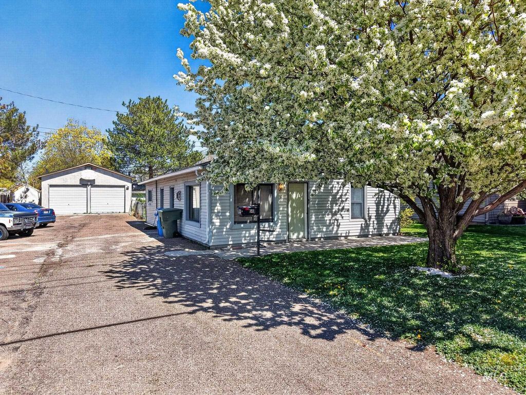 Photo of 640 E Cedar Street, Pocatello, ID 83201 (MLS # 98983277)