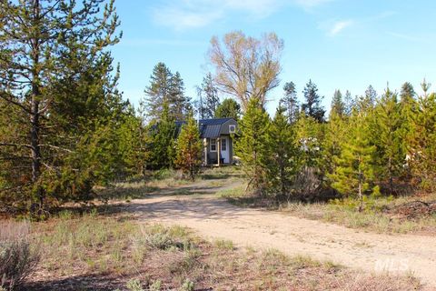 Photo of 7 Placer Place, Cascade, ID 83611 (MLS # 98987128)