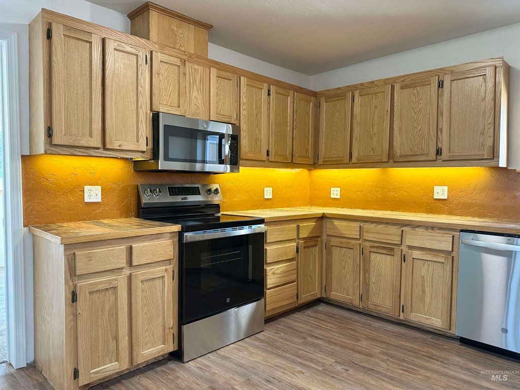 Photo of 408 Walnut St, Nezperce, ID 83543 (MLS # 98945615)