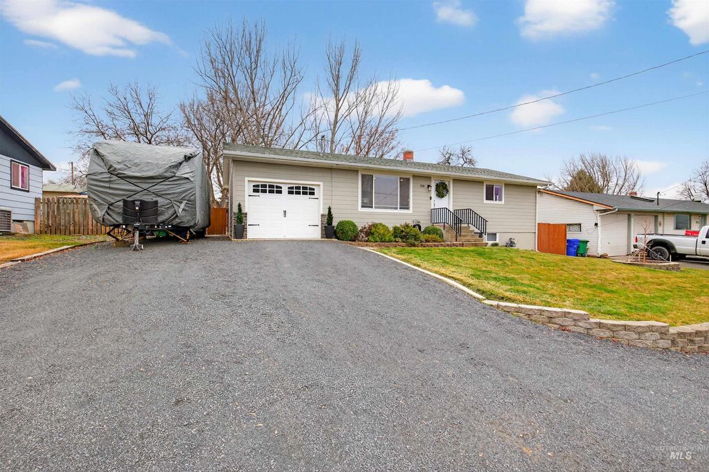 Photo of 1518 Alder Ave, Lewiston, ID 83501 (MLS # 98972205)