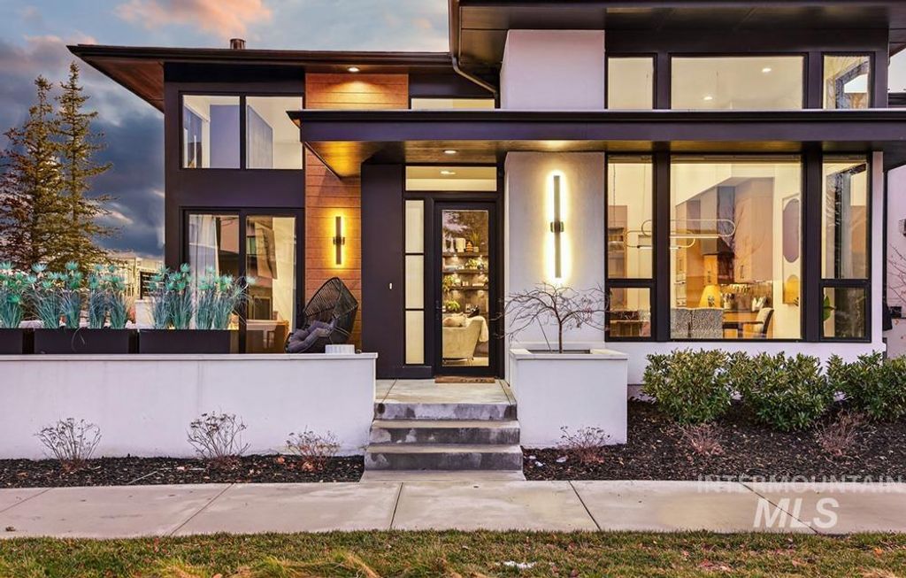 Photo of 2142 E Granite Cove Ln, Eagle, ID 83616 (MLS # 98971842)