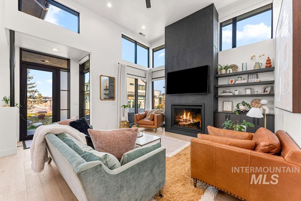 Photo of 2142 E Granite Cove Ln, Eagle, ID 83616 (MLS # 98971842)