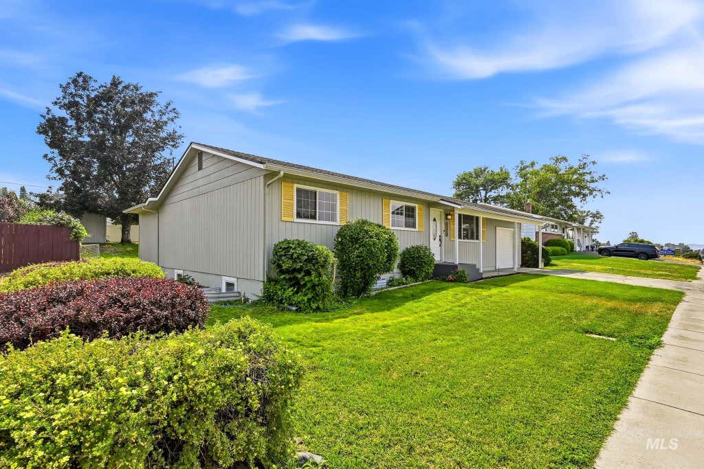 Photo of 1220 18th Ave, Lewiston, ID 83501 (MLS # 98995459)