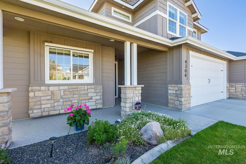 Photo of 4306 S Dazzle Ave, Meridian, ID 83642 (MLS # 98986110)