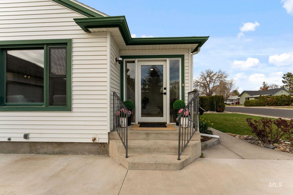 Photo of 331 Fillmore Street, Twin Falls, ID 83301 (MLS # 98979620)