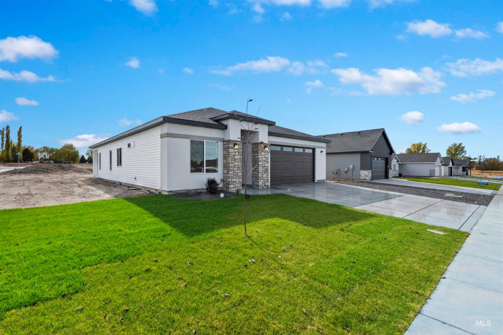 Photo of 803 Waveland Avenue, Filer, ID 83328 (MLS # 98965598)