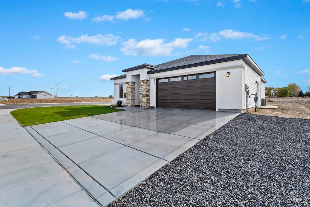 Photo of 803 Waveland Avenue, Filer, ID 83328 (MLS # 98965598)