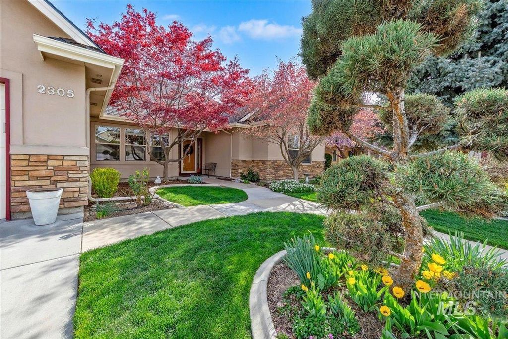 Photo of 2305 E Chimere Dr, Meridian, ID 83646 (MLS # 98981453)