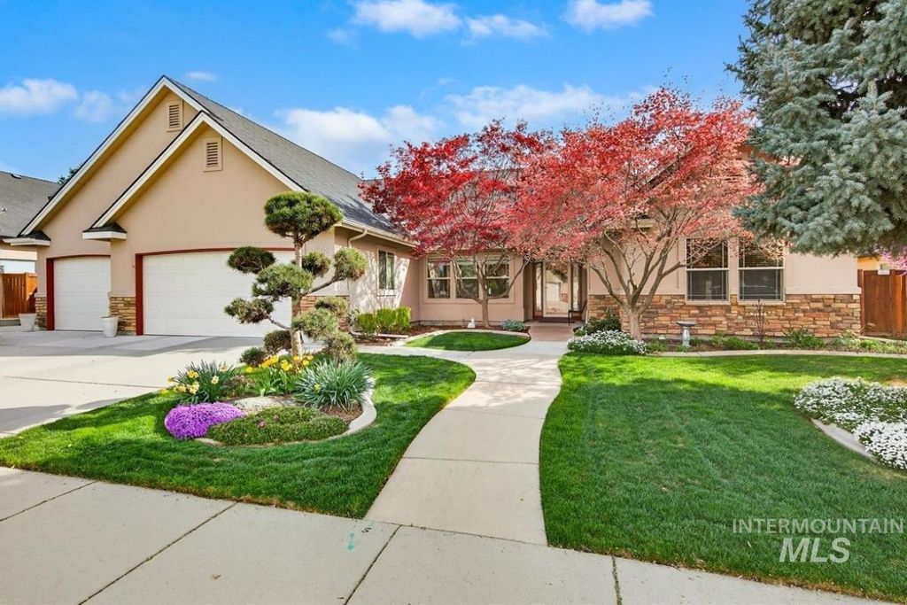 Photo of 2305 E Chimere Dr, Meridian, ID 83646 (MLS # 98981453)