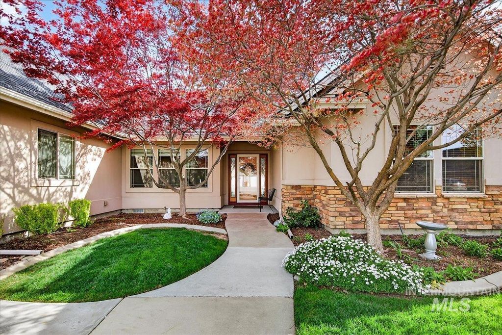 Photo of 2305 E Chimere Dr, Meridian, ID 83646 (MLS # 98981453)