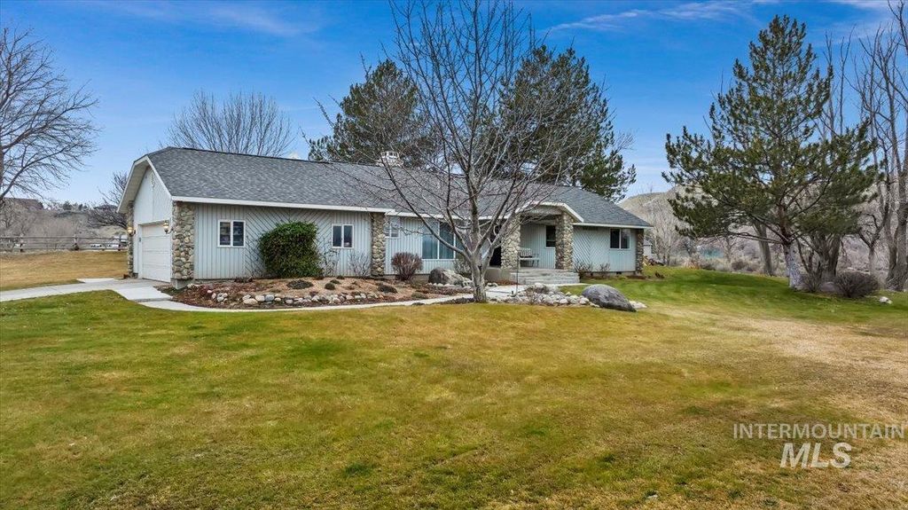 Photo of 4519 Meadow Cir, Buhl, ID 83316 (MLS # 98973437)