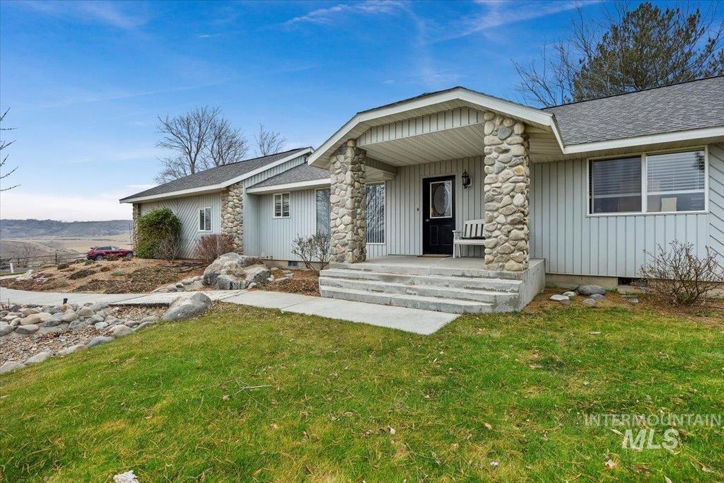 Photo of 4519 Meadow Cir, Buhl, ID 83316 (MLS # 98973437)