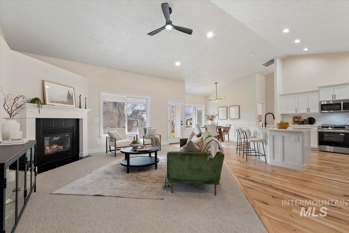 1701 W Puzzle Creek Ct