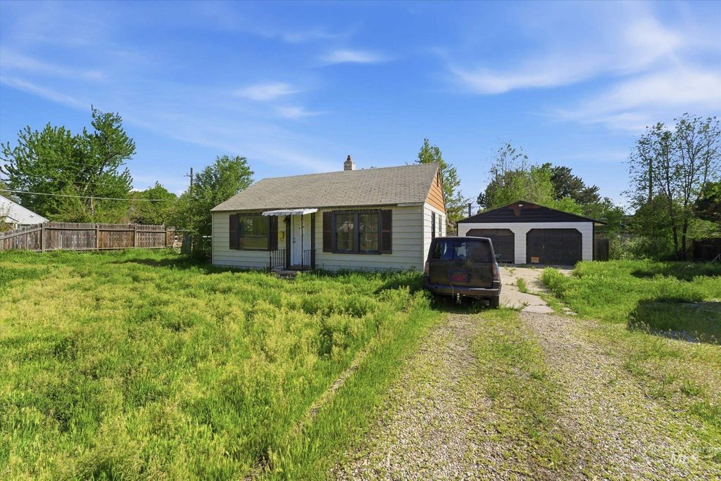 Photo of 4803 W Targee St, St, Boise, ID 83705 (MLS # 98984637)