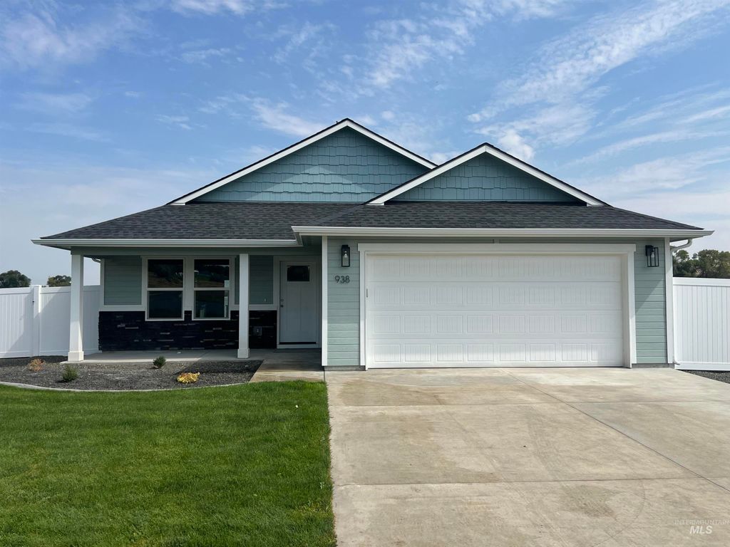 Photo of 824 N 5th St, Nyssa, OR 97914 (MLS # 98971344)