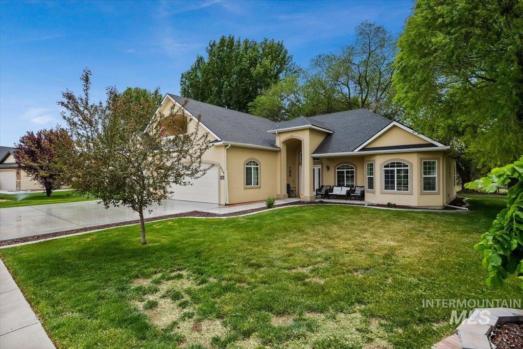 Photo of 609 Glen Eagle Dr, Jerome, ID 83338 (MLS # 98986563)