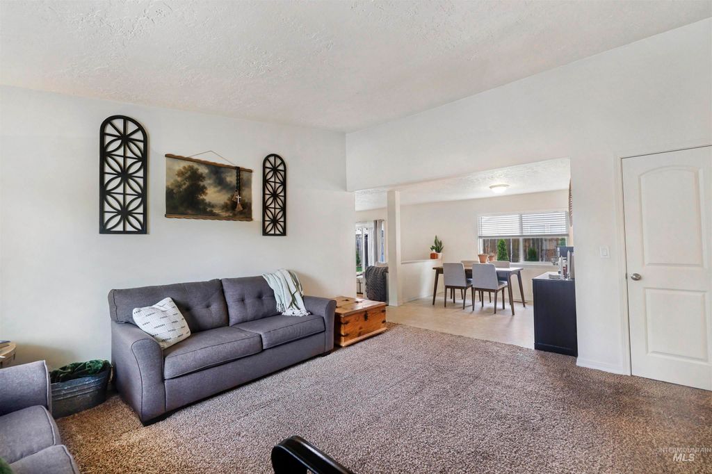 Photo of 1708 Bitterroot Dr, Twin Falls, ID 83301 (MLS # 98983271)