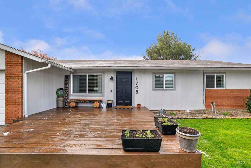 Photo of 1708 Bitterroot Dr, Twin Falls, ID 83301 (MLS # 98983271)