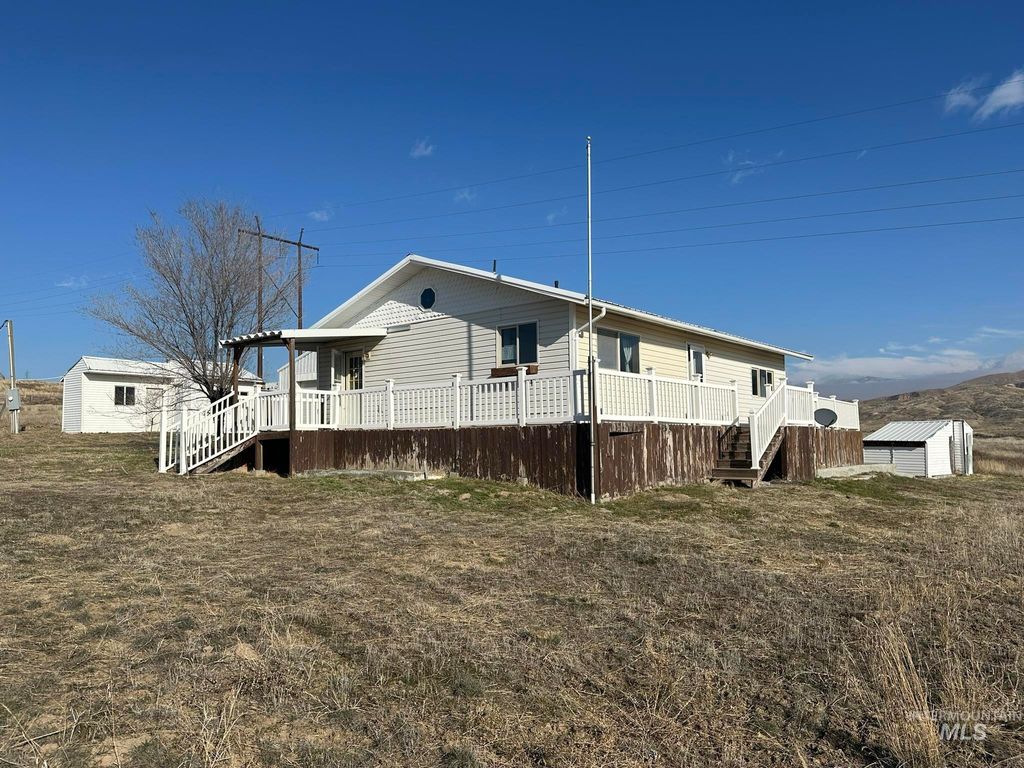 Photo of 35202 Manning Creek Rd, Durkee, OR 97905 (MLS # 98975613)