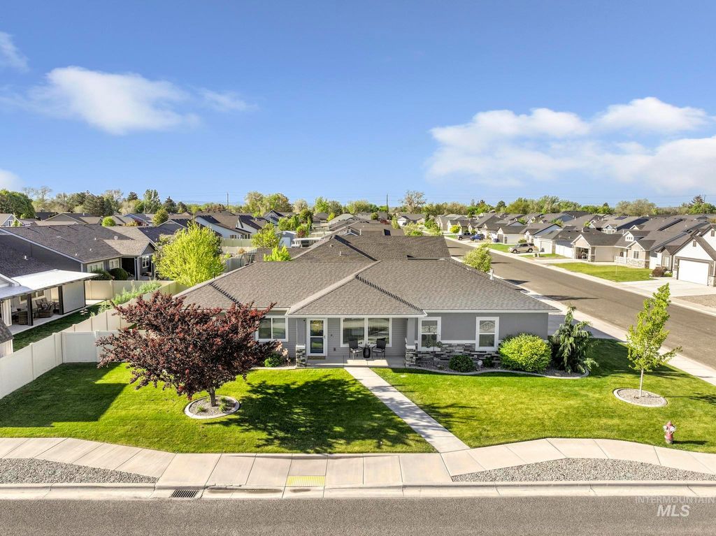 Photo of 1050 Birchton Loop, Twin Falls, ID 83301 (MLS # 98985331)