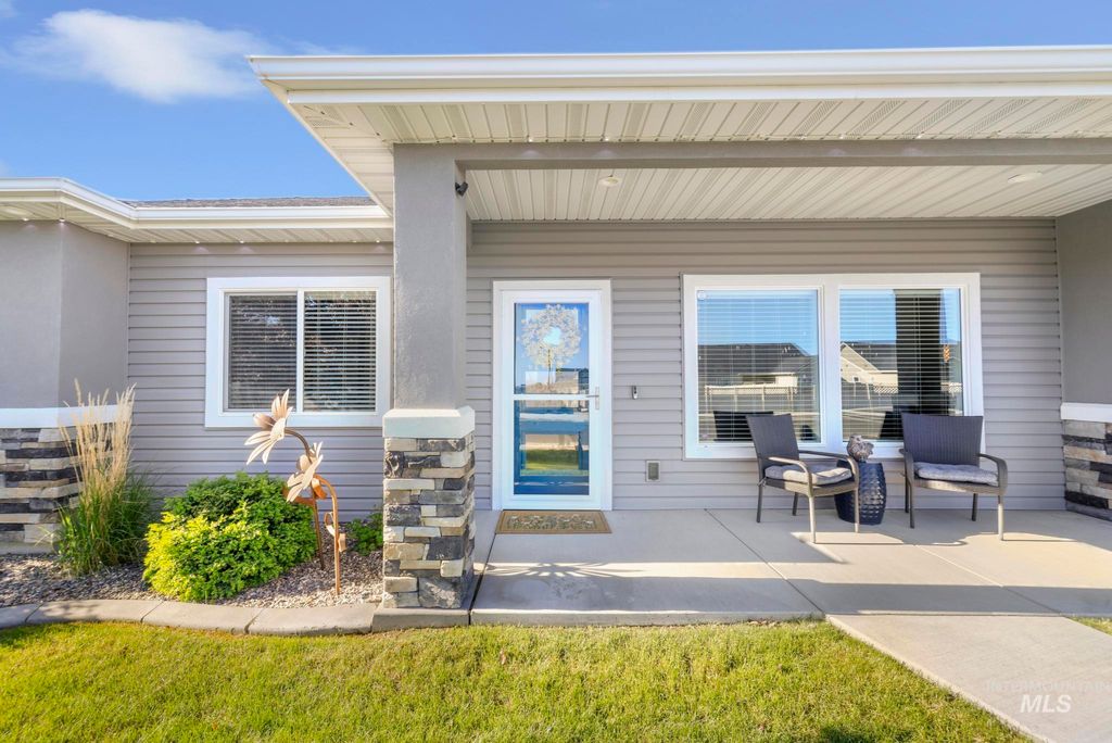 Photo of 1050 Birchton Loop, Twin Falls, ID 83301 (MLS # 98985331)