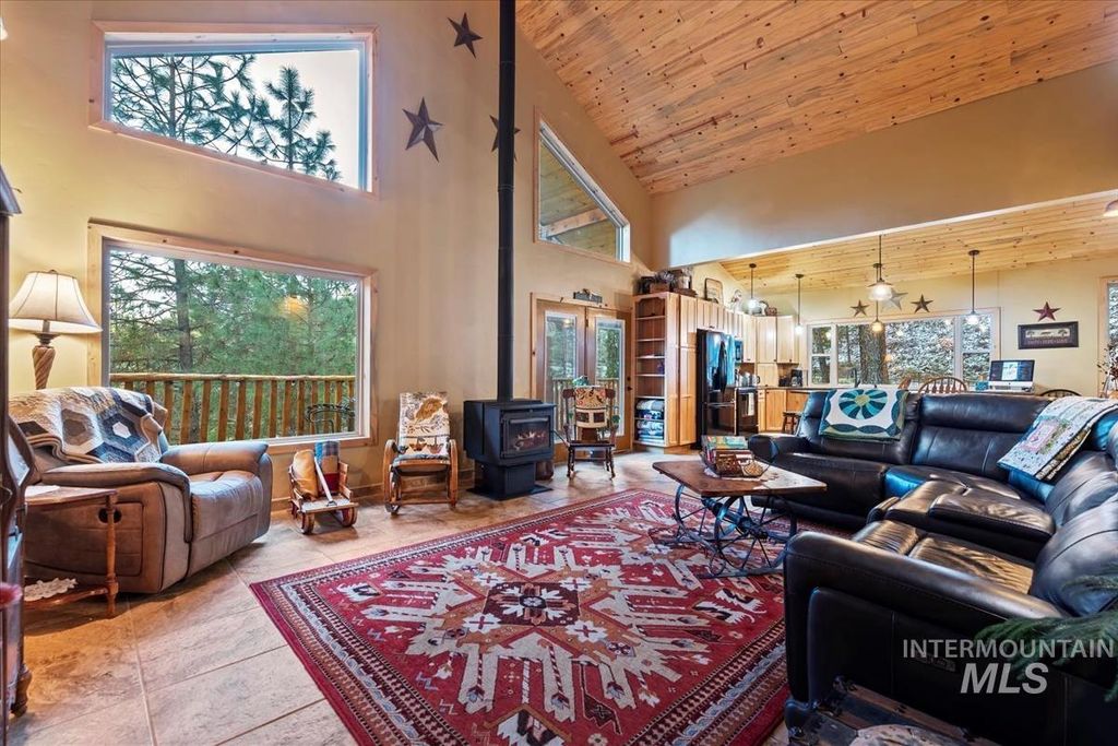 Photo of 182 Southfork Rd, Garden Valley, ID 83622 (MLS # 98968313)