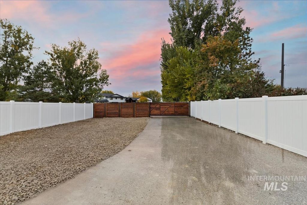Photo of 1417 N Kcid Rd, Caldwell, ID 83605 (MLS # 98989329)